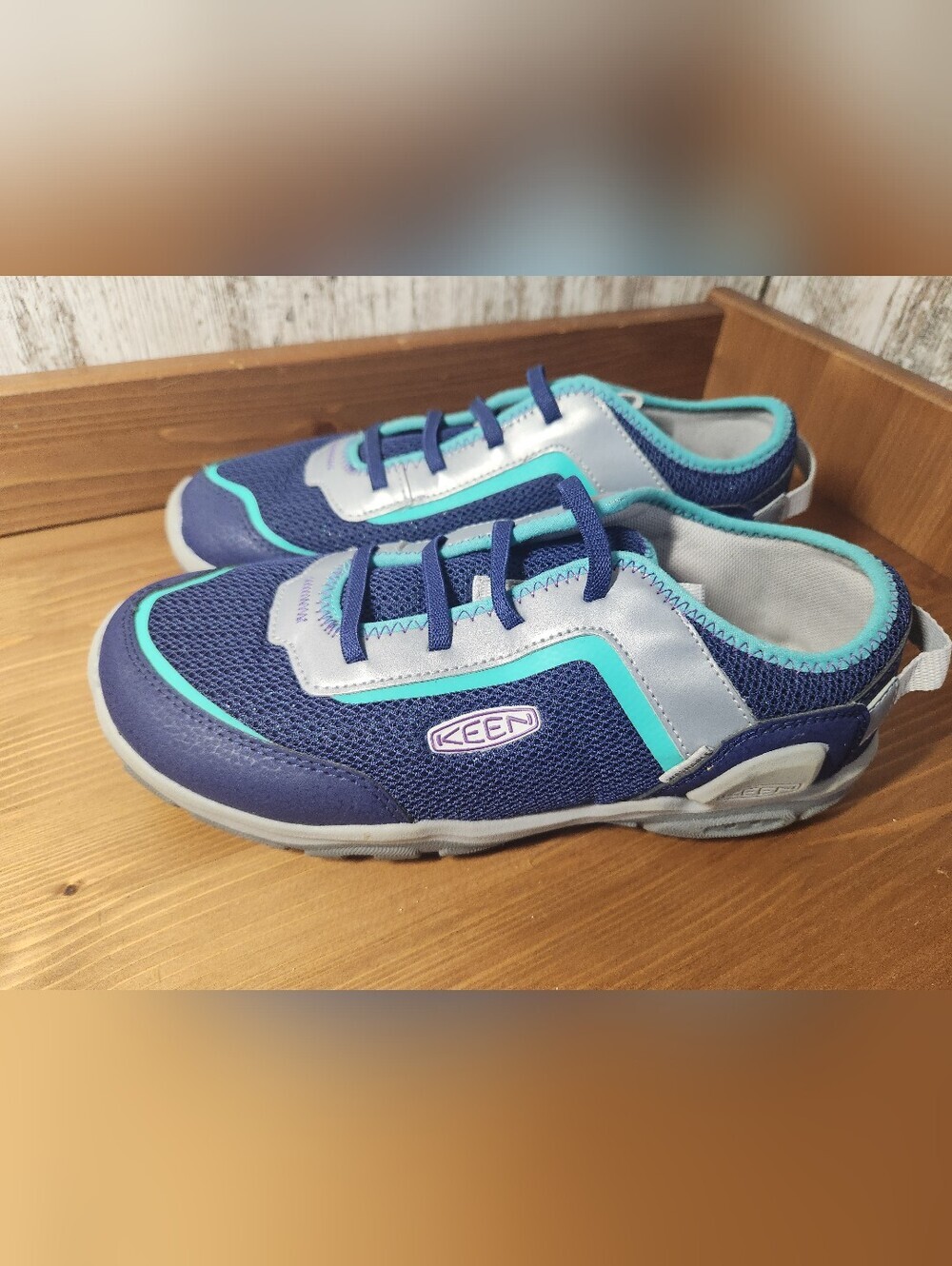 Keen Little Kids' Knotch Tracer Sneaker- Blue/Silver LIKE NEW Unisex Size 5